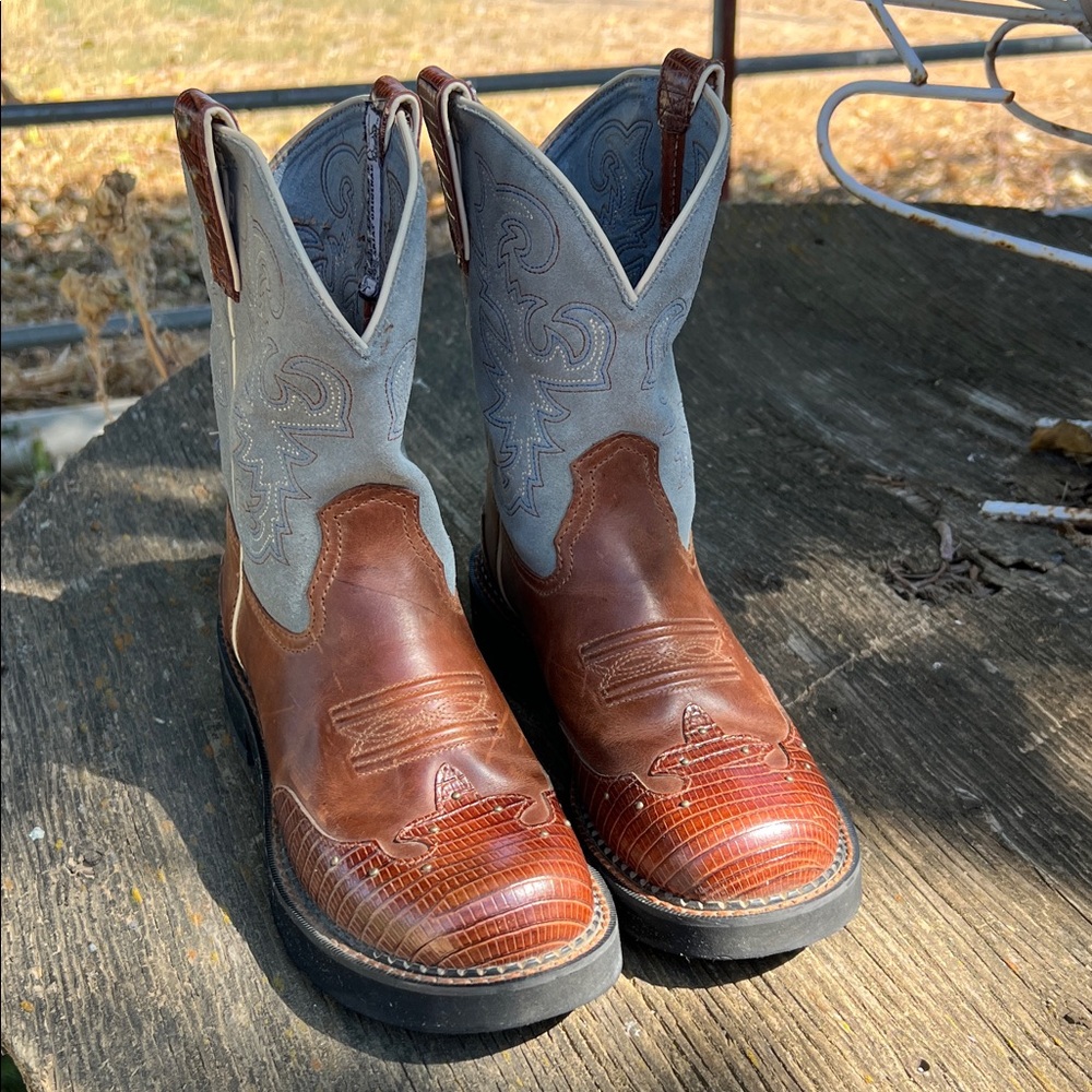 Women’s 9B Ariat Fat Baby Boots